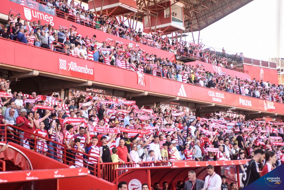 La afición rojiblanca durante un encuentro de la pasada temporada (JOSÉ M. BALDOMERO)