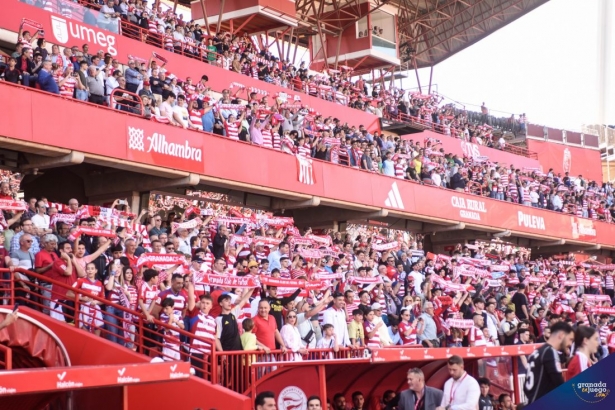 La afición rojiblanca durante un encuentro de la pasada temporada (JOSÉ M. BALDOMERO) La afición rojiblanca durante un encuentro de la pasada temporada (JOSÉ M. BALDOMERO)