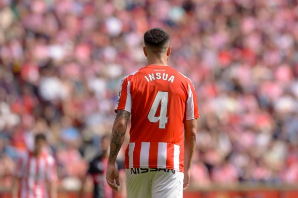 Insua cambia Gijón por Granada (@RealSporting) Insua cambia Gijón por Granada (@RealSporting)
