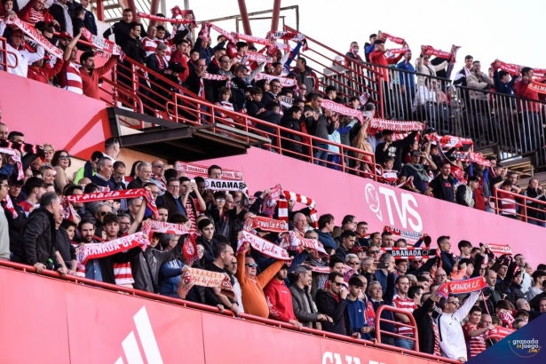 Los abonados tienen acceso libre para el Trofeo Ciudad de Granada (JOSÉ M. BALDOMERO)