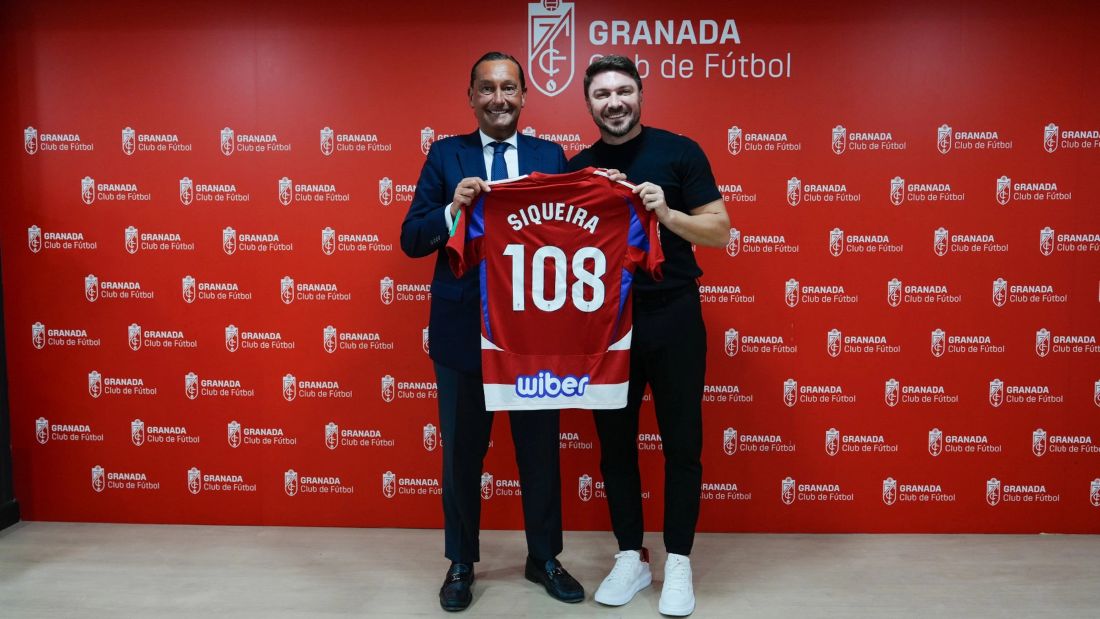 Siqueira recibió un merecido reconocimiento (GRANADA CF)