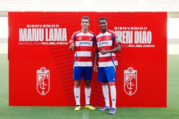 Lama ha posado junto a Diao en su presentación (GRANADA CF)