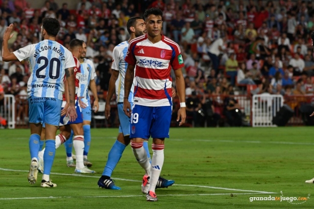 El Granada sigue sin ganar en su estadio (JOSÉ M. BALDOMERO) El Granada sigue sin ganar en su estadio (JOSÉ M. BALDOMERO)