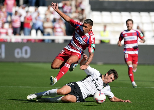 Uzuni en una acción del encuentro jugado en el campo de Burgos CF (LOF) Uzuni en una acción del encuentro jugado en el campo de Burgos CF (LOF)