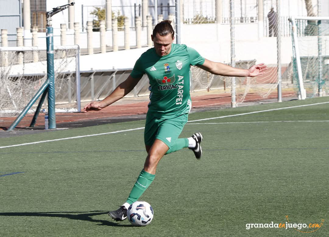 El Atarfe mereció mejor suerte ante Benagalbón (J. PALMA/ARCHIVO)