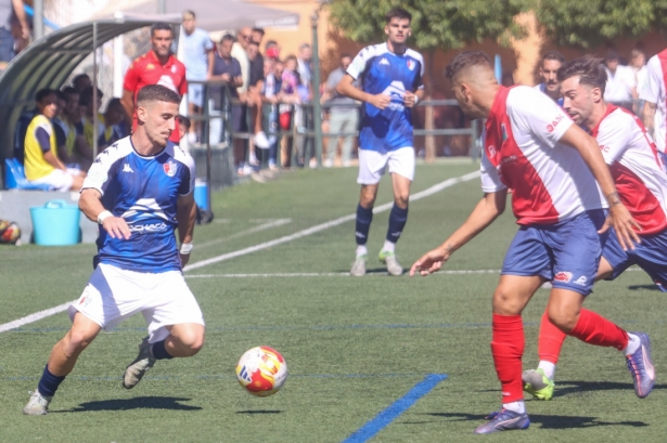 Churriana y Arenas disputaron un intenso derbi (GPMEDIA) Churriana y Arenas disputaron un intenso derbi (GPMEDIA)