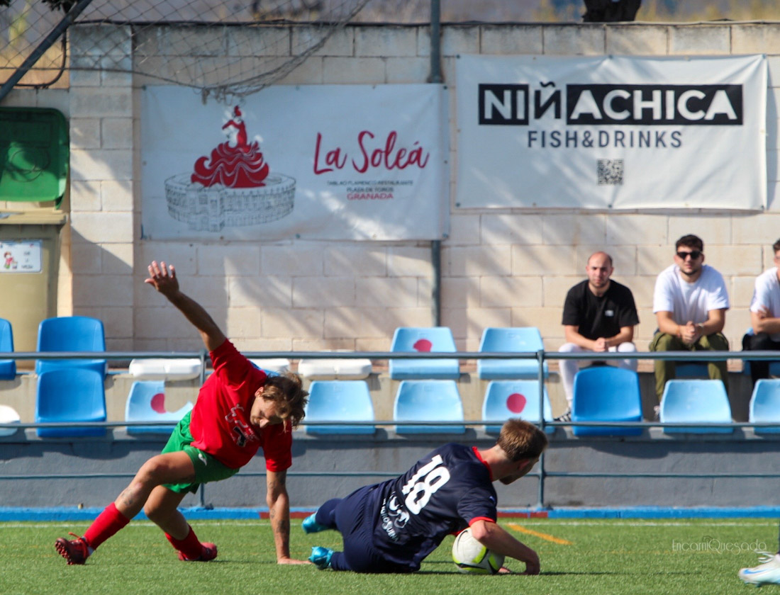 Vandalia y Salar disputaron un intenso partido (ENCARNI QUESADA)