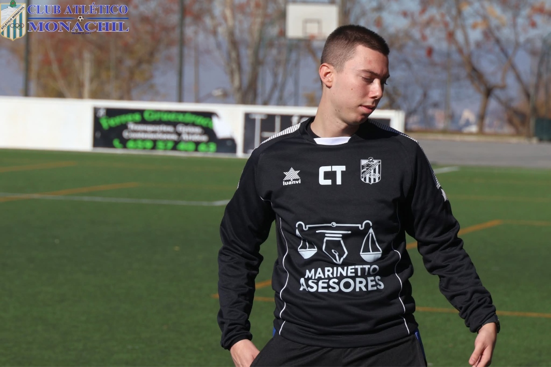 Emilio García durante un partido de esta temporada (MANU LÓPEZ/ATLÉTICO MONACHIL)