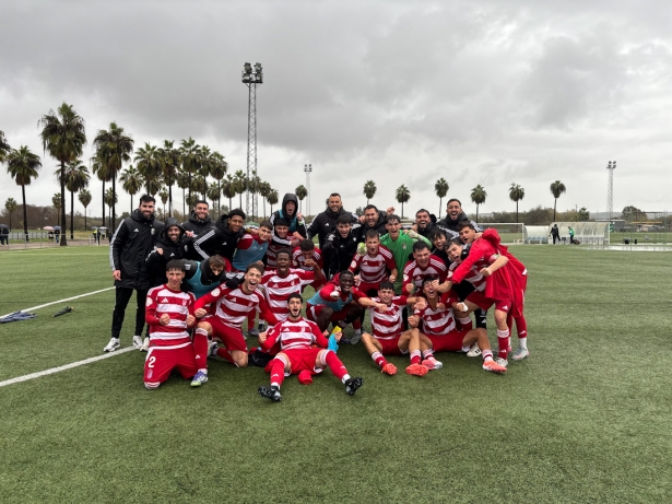 El Granada juvenil celebra su clasificación para la Copa del Rey (YOUSSEF B.) El Granada juvenil celebra su clasificación para la Copa del Rey (YOUSSEF B.)