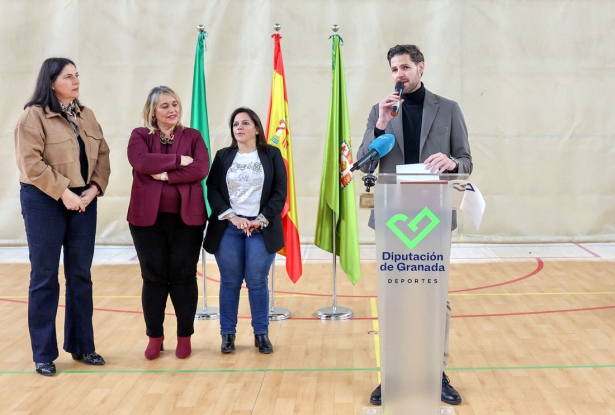 Eric Escobedo, diputado de Deportes, junto a los representantes de los ayuntamientos de Albolote, Las Gabias y Atarfe (GP MEDIA)