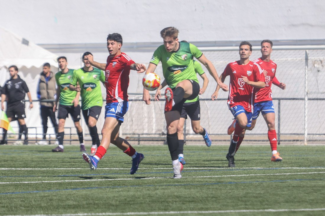 El Huétor Vega igualó ante el Torre del Mar (GPMEDIA)