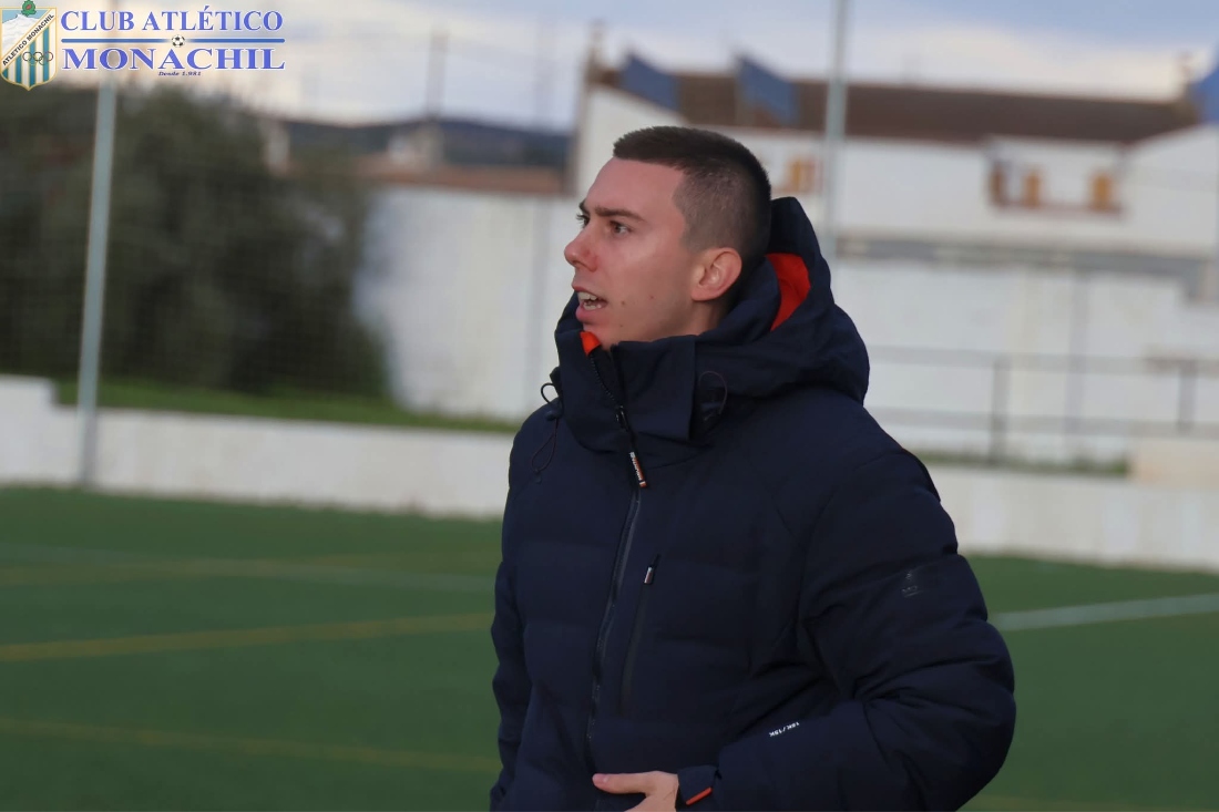 El entrenador del Atlético Monachil, Emilio García (ATLÉTICO MONACHIL)