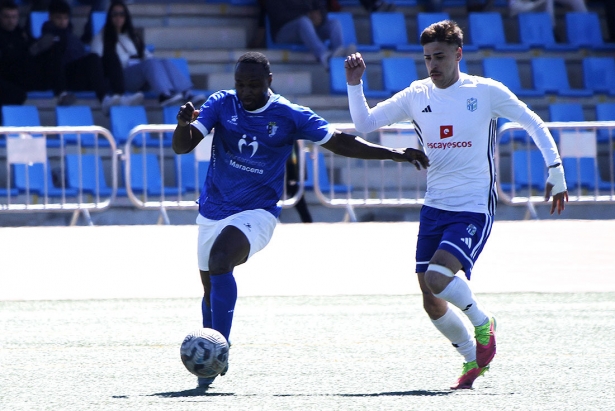 Wilson Cuero avanza con el balón (J. PALMA)