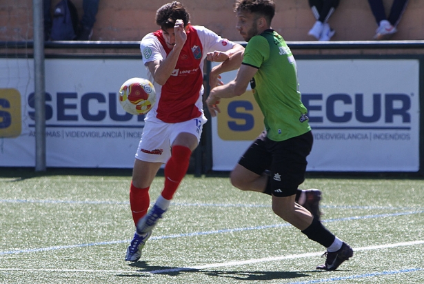 Antonio Fernández y Jorge Vela en una acción del derbi disputado en Churriana (J. PALMA)