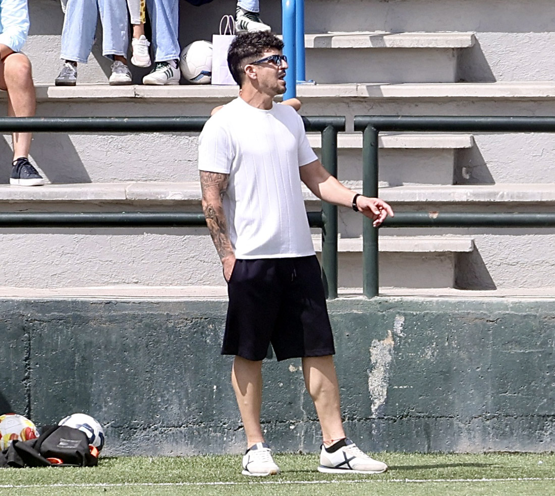 Leví Cantero, entrenador del Churriana CF, durante el partido ante la UD San Pedro (GP MEDIA)