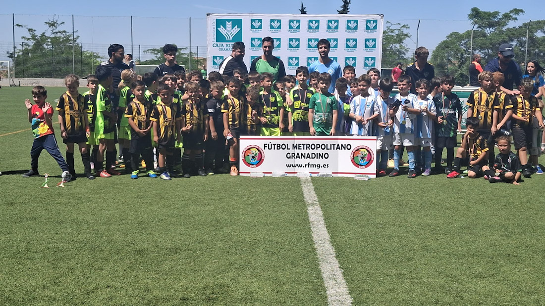 Foto de familia de los participantes (FMG)
