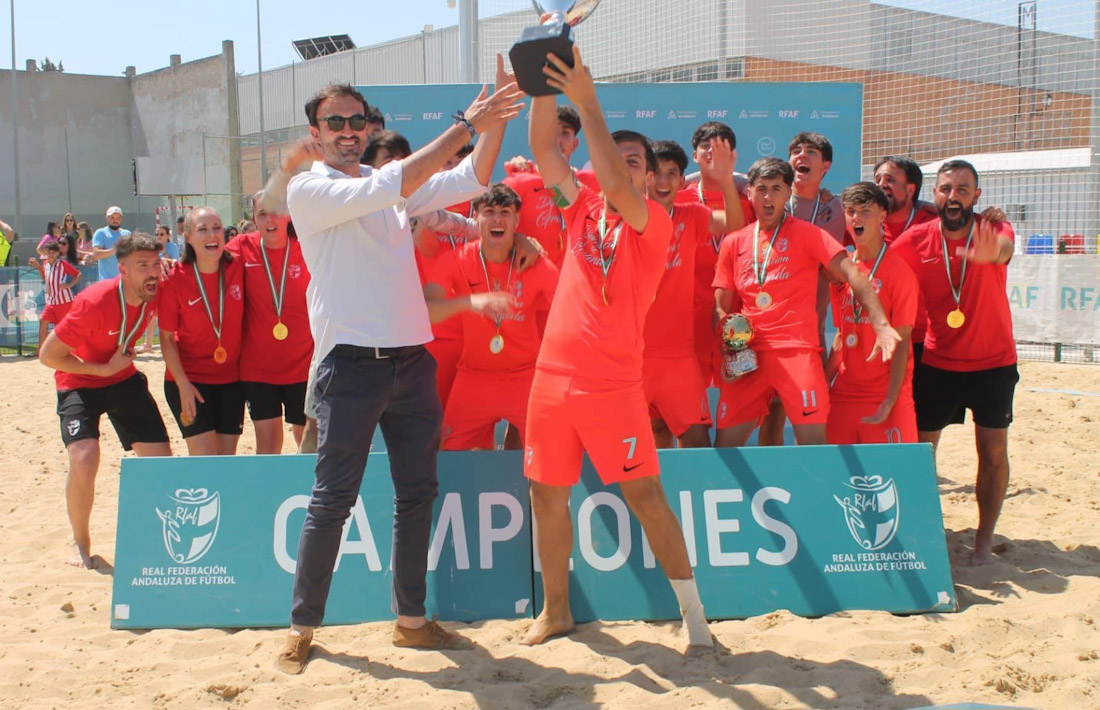 La selección granadina levanta el título (RFAF)