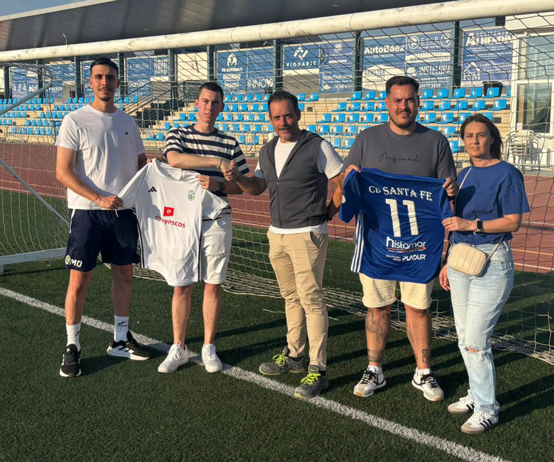 Isaac Chinchilla, en el centro de la imagen, en la presentación de Emilio García como entrenador del CD Santa Fe