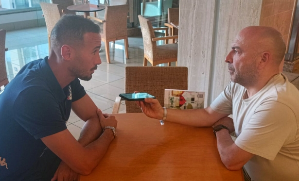 El futbolista nos atendió en el hotel de concentracion del Arenas de Armilla en Santa Eulalia (DAVID CONTRERAS)