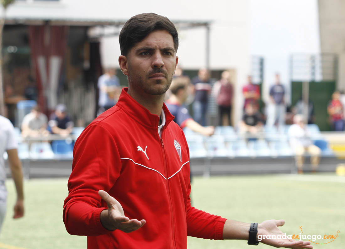 Julio Franco seguirá en el Vandalia de Peligros (J. PALMA)