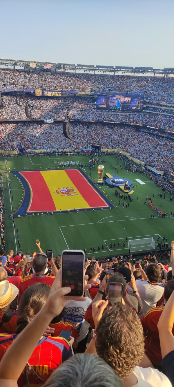 Acto de entrega de la Copa a España