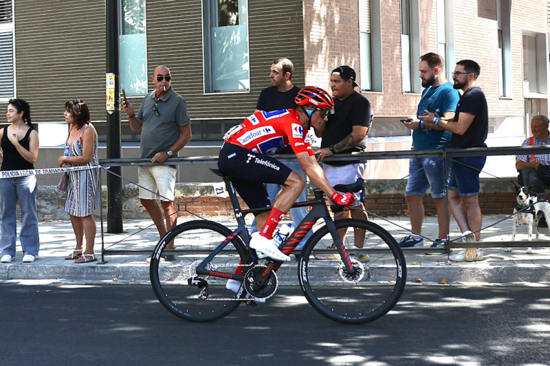 Enric Más es virtual ganador de la vuelta ciclista a España (GPMEDIA)