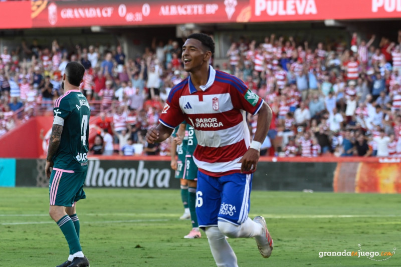 Owen se estrenó como goleador con el Granada (J.M. BALDOMERO) Owen se estrenó como goleador con el Granada (J.M. BALDOMERO)