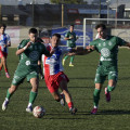 Isra Peláez, jugador del Arenas, intenta hacerse con el balón en el partido ante el At. Mancha Real (GP MEDIA)