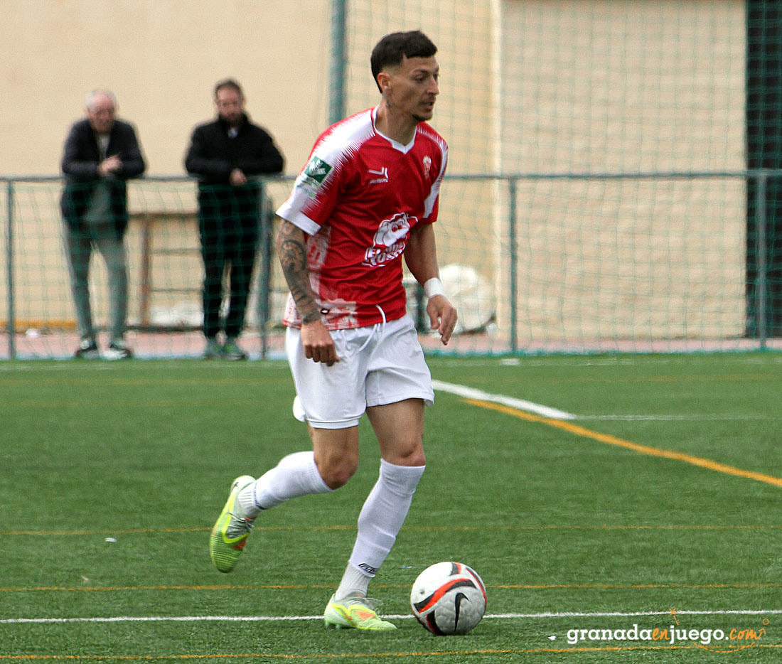 Niki ha marcado el gol del empate para el Guadix (J. PALMA)