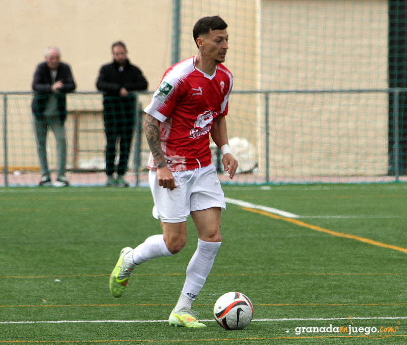 Niki ha marcado el gol del empate para el Guadix (J. PALMA)