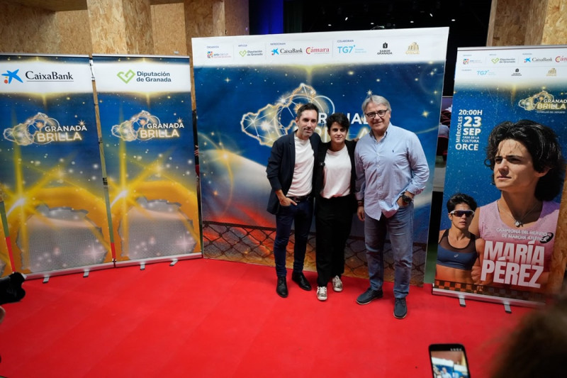 María Pérez junto al diputado de deportes, Eric Escobedo (JAVIER MARTÍN/APDI GROUP)