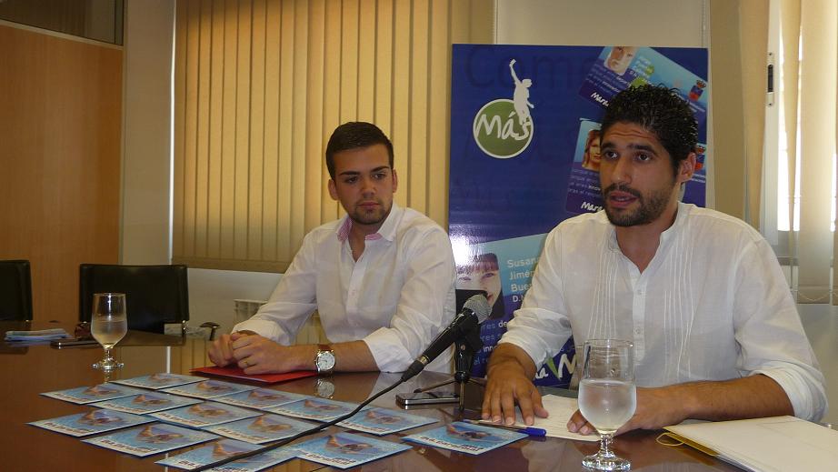 Marcelo Montoya, edil de Deportes, junto al técnico del área