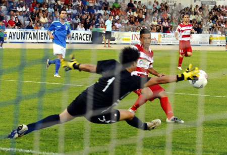 Sanchón durante uno de sus últimos partidos con el Granada CF (BALDOMERO)