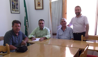 Imagen de la reunión mantenida en la localidad de Huétor Santillán