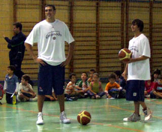 Aguilar y Fernández durante la visita (CBGRANADA.COM) Aguilar y Fernández durante la visita (CBGRANADA.COM)