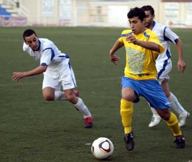 El Huétor Tájar no puede llevarse los tres puntos (PUNTOPENALTI.COM)