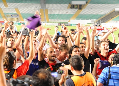 Celebración del ascenso en el Mártinez Valero de Elche. (BALDOMERO)