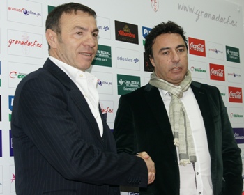 Abel Resino, en su presentación junto a Quique Pina. (JOSÉ VELASCO)