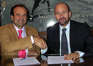 José Luis Molina y Martín Domingo, sellando el acuerdo