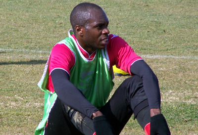 Nyom durante el entrenamiento matinal con el Granada CF