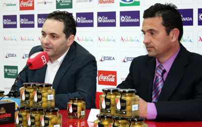 David Navarro, izquierda, junto a Juan Luis Toro en la presentación