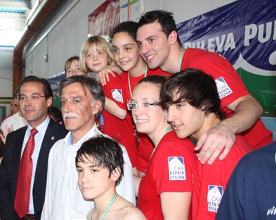 Granados junto a varios participantes del campeonato