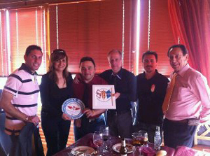 Representantes de ambas Peñas durante la comida de hermanamiento