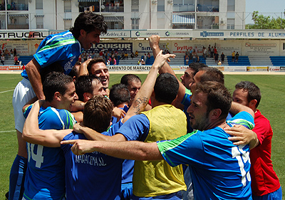 Los jugadores maraceneros celebran la clasificación (MARACENA.TV)