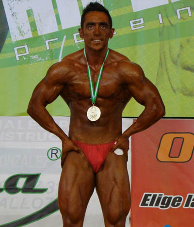Eladio posa con su medalla