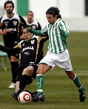 Álex Bernal llega para reforzar la medular del Granada