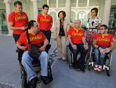 Los atletas granadinos durante la recepción