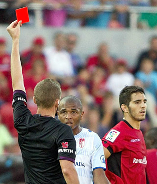 Brahimi en el momento de su expulsión (LAOPINIONDEGRANADA.ES)