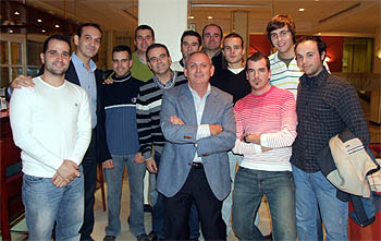 Una imagen tras el encuentro con representantes de peñas (CBG) Una imagen tras el encuentro con representantes de peñas (CBG)