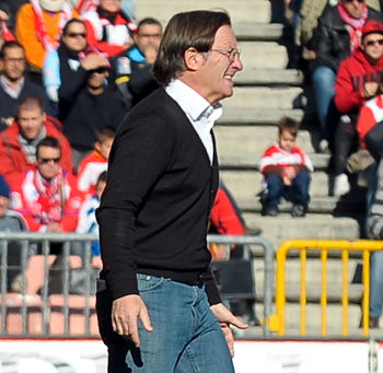 Anquela da instrucciones a los suyos durante el partido frente al Espanyol (BALDOMERO)